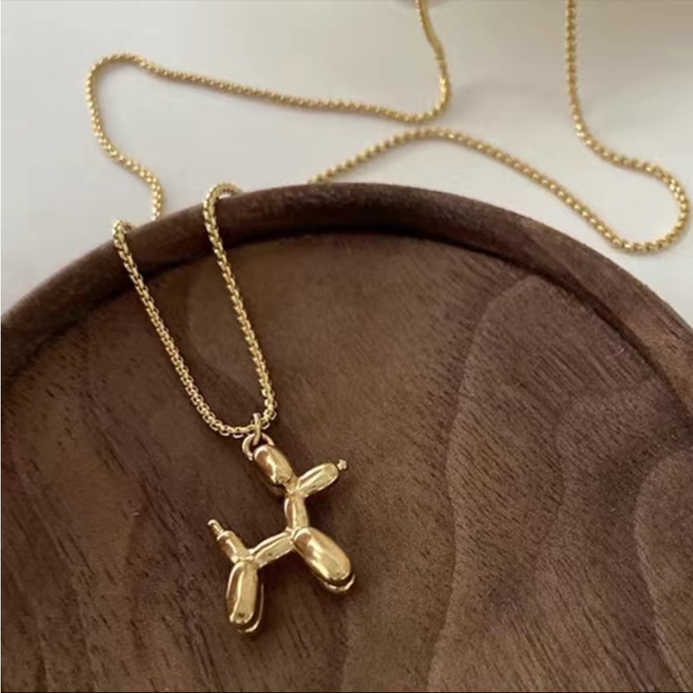 NWT Balloon Dog bloggers choice gold tone trending necklace new